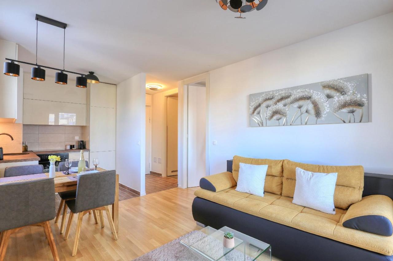Apartament Barbara With Private Parking In The Garage Zadar Zewnętrze zdjęcie